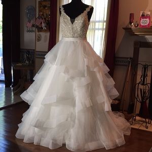 Allure Bridal Gown - Style 9418 - Size 12 - Ivory